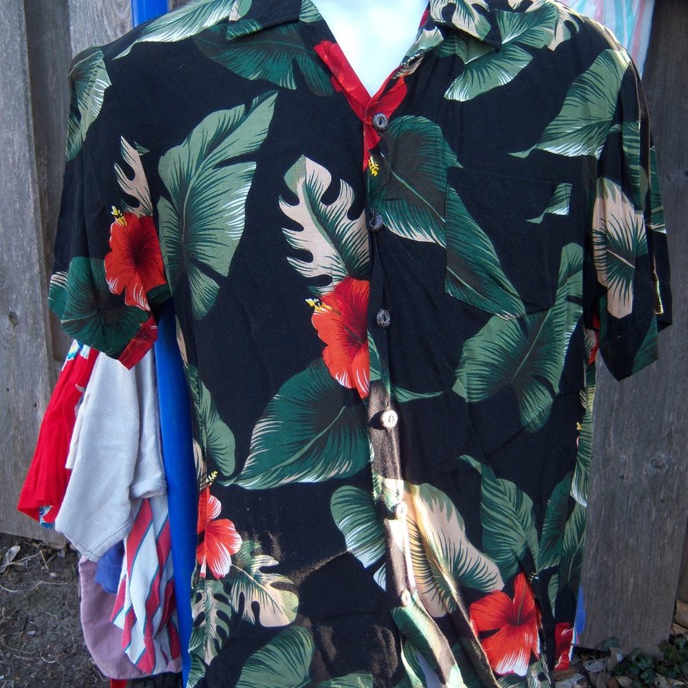 (5) VINTAGE KENNINGTON TOMMY BAHAMA-STYLE MEN'S BUTTON DOWN SHIRTS